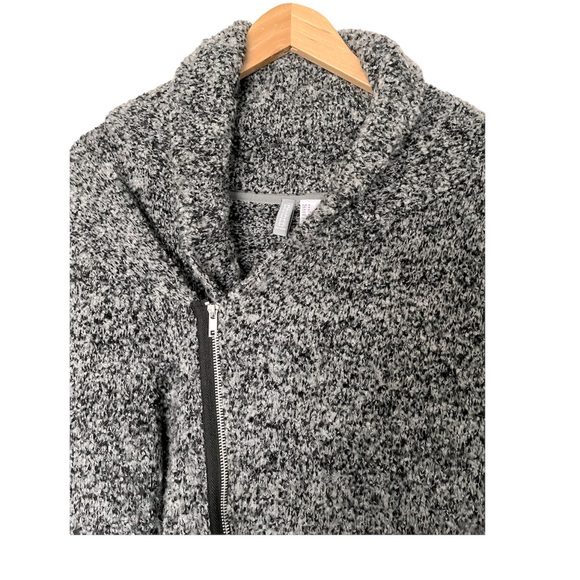 H&M Sweater With Zipper - Picture 3 of 8